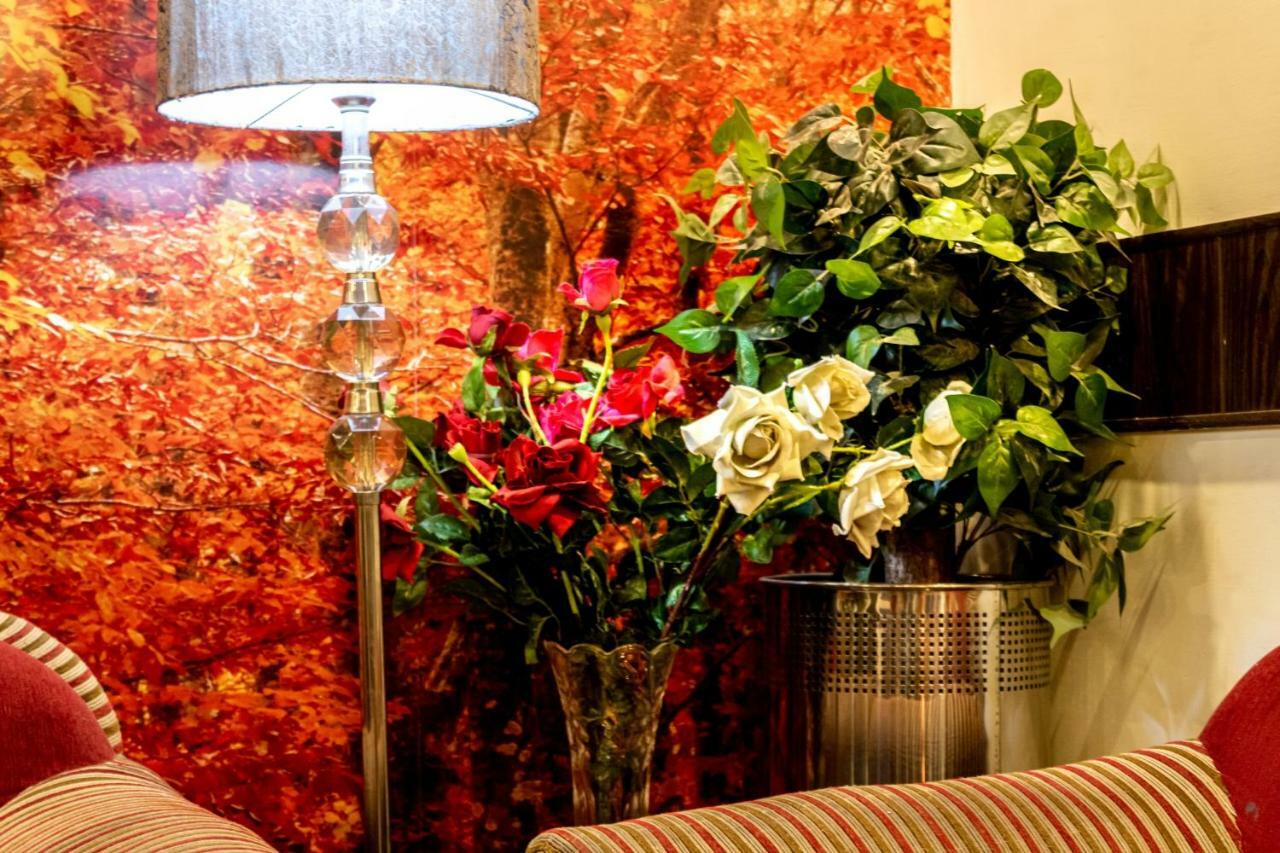 Rose Palace Hotel, Garden Town Lahore Ngoại thất bức ảnh